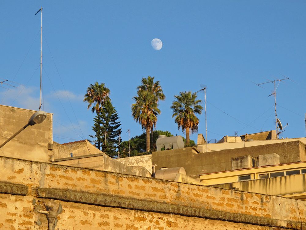 Mond über Sciacca / La luna su Sciacca