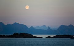 MOND ÜBER SPITZBERGEN