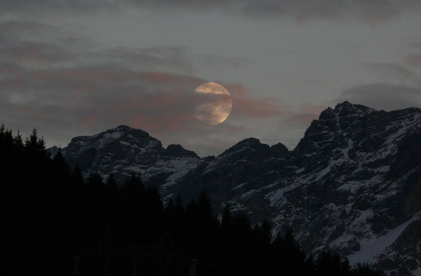 Mond über Tirol