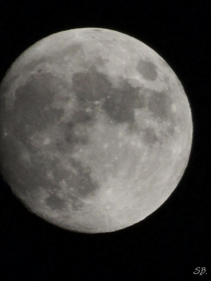 Mond über unserem Haus