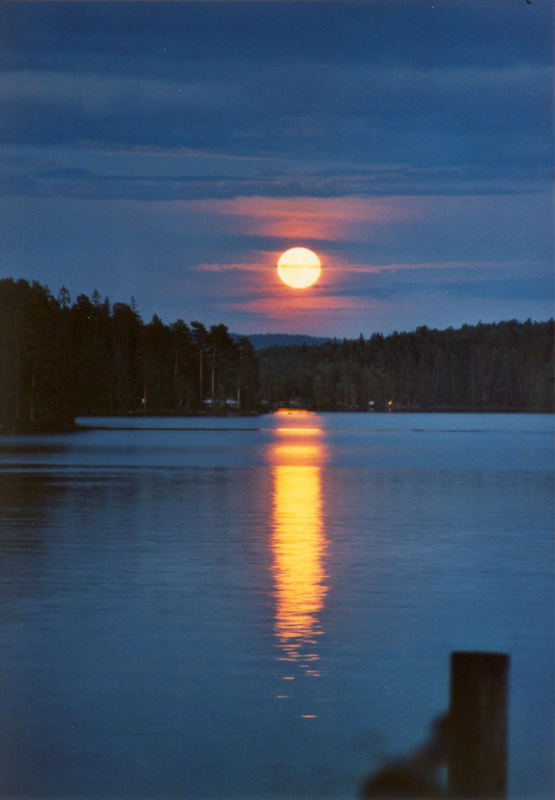 Mond über Västra Silen (Dalsland, Schweden)