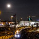 Mond überm Hauptbahnhof (2 von 3)