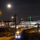 Mond überm Hauptbahnhof (2 von 3)