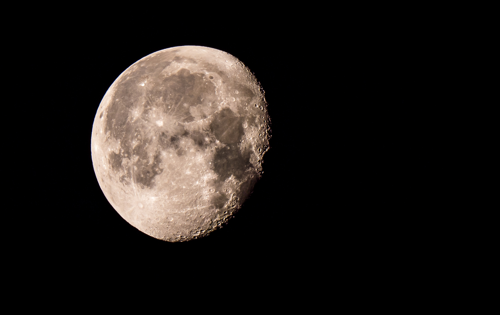 Mond um 4:35 Uhr am 07.08.2020