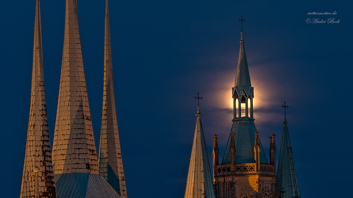 Mond und Dom