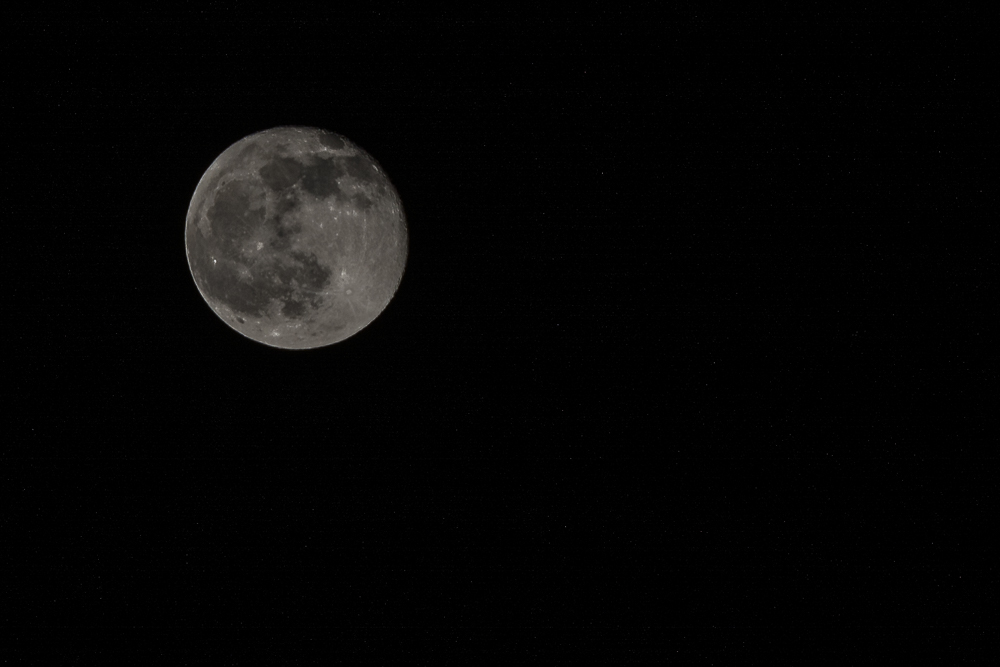 Mond und ein paar Sterne @300mm