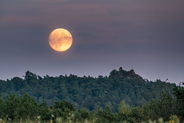 Mond und Fladensteine