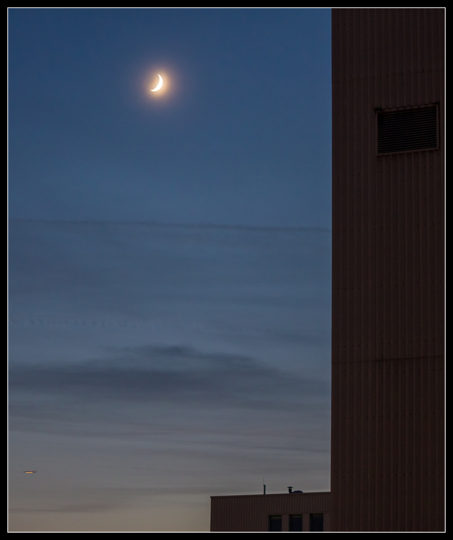 Mond und Flugzeug