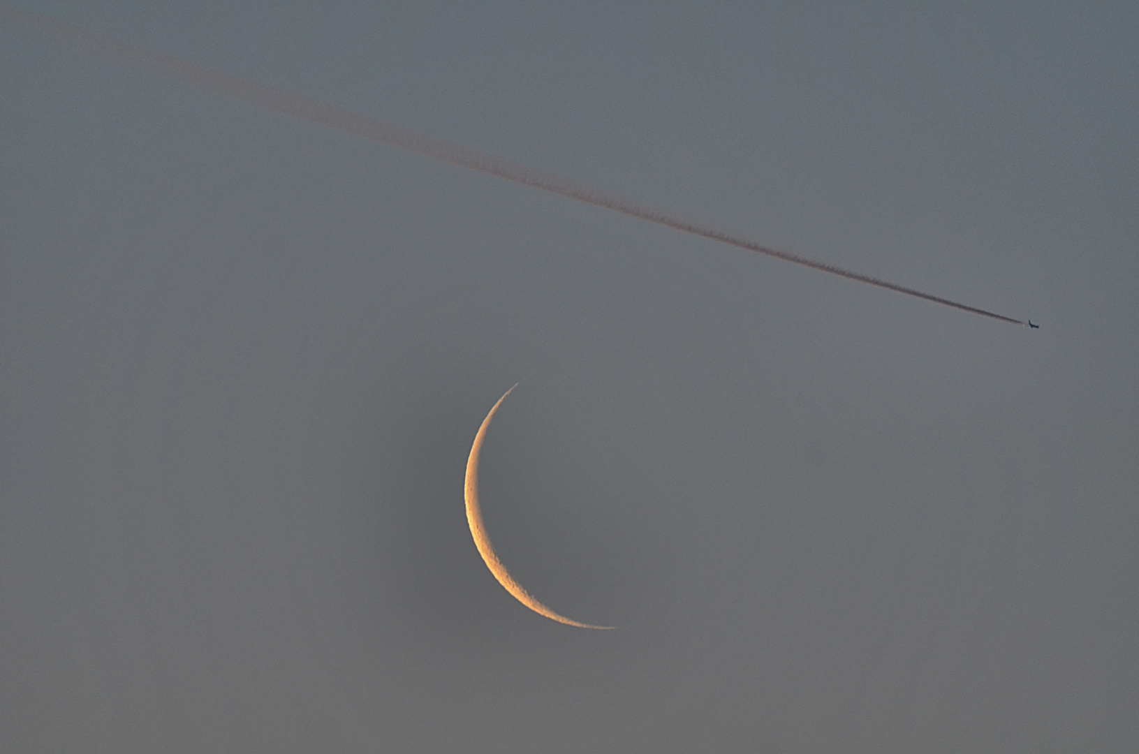 Mond und Flugzeug