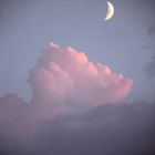 Mond und Gewitterwolke