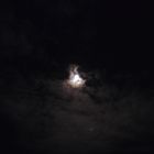 Mond und Jupiter im tosenden Wolkenmeer