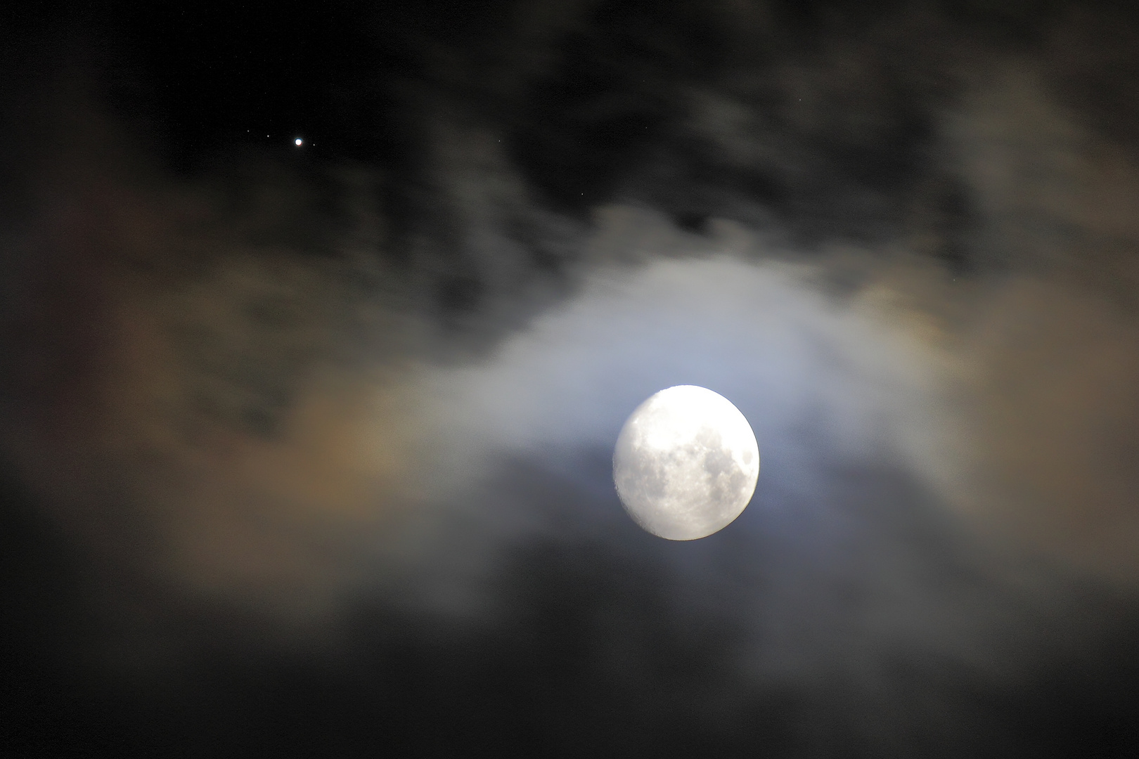 Mond und Jupiter mit seinen Monden: Kallisto, Ganymed und Europa am 25.12.2012