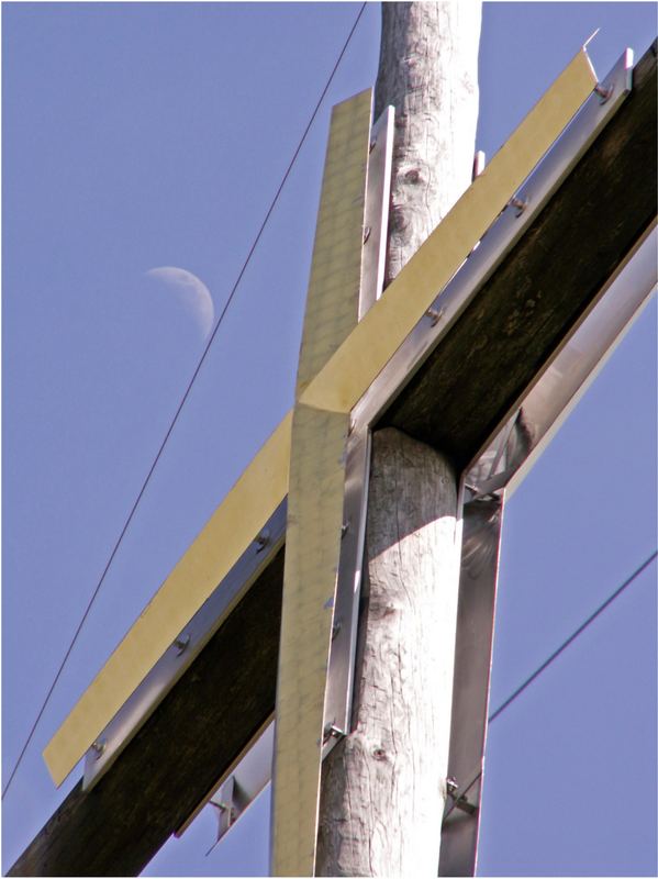 Mond und Kreuz am Kreuzberg / Bayern