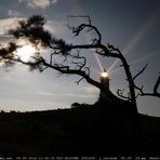 Mond- und Leuchtturmlicht am Himmel über Hiddensee