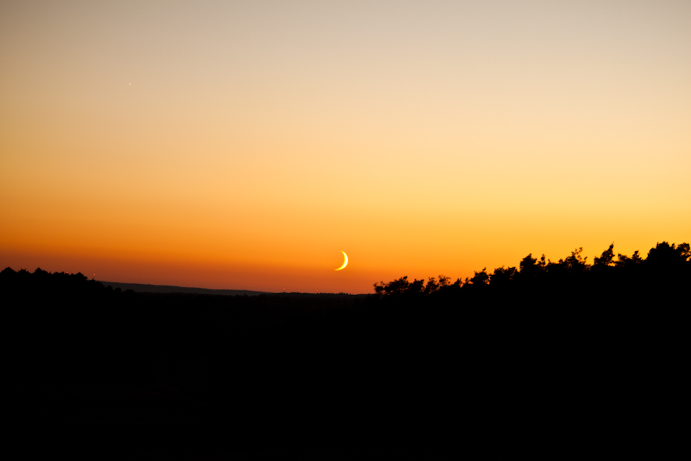 Mond und Sonnenuntergang