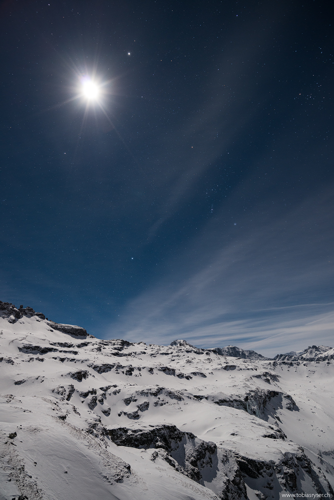 Mond und Sterne