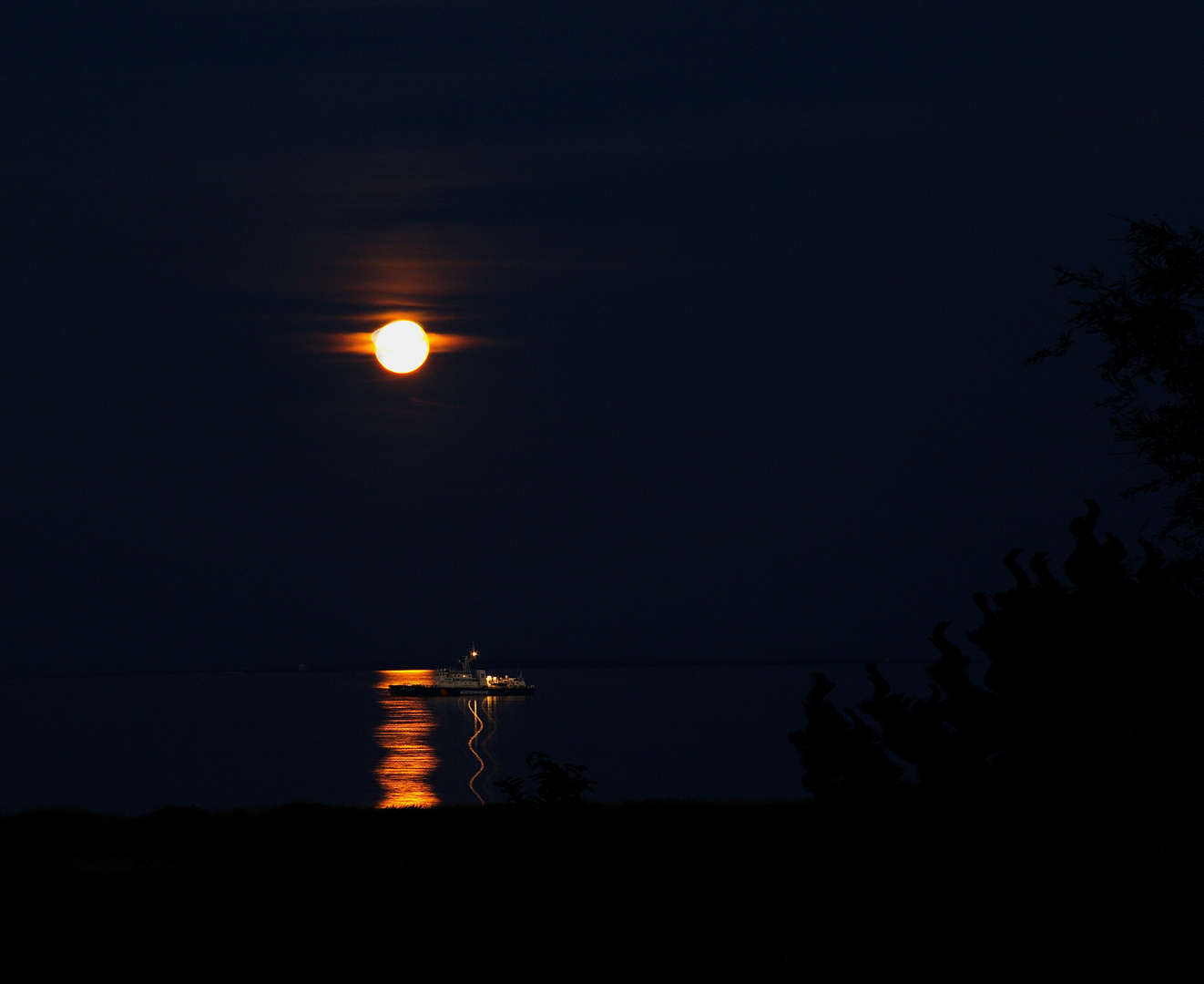 Mond und Wasser            