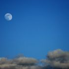 Mond und Wolken