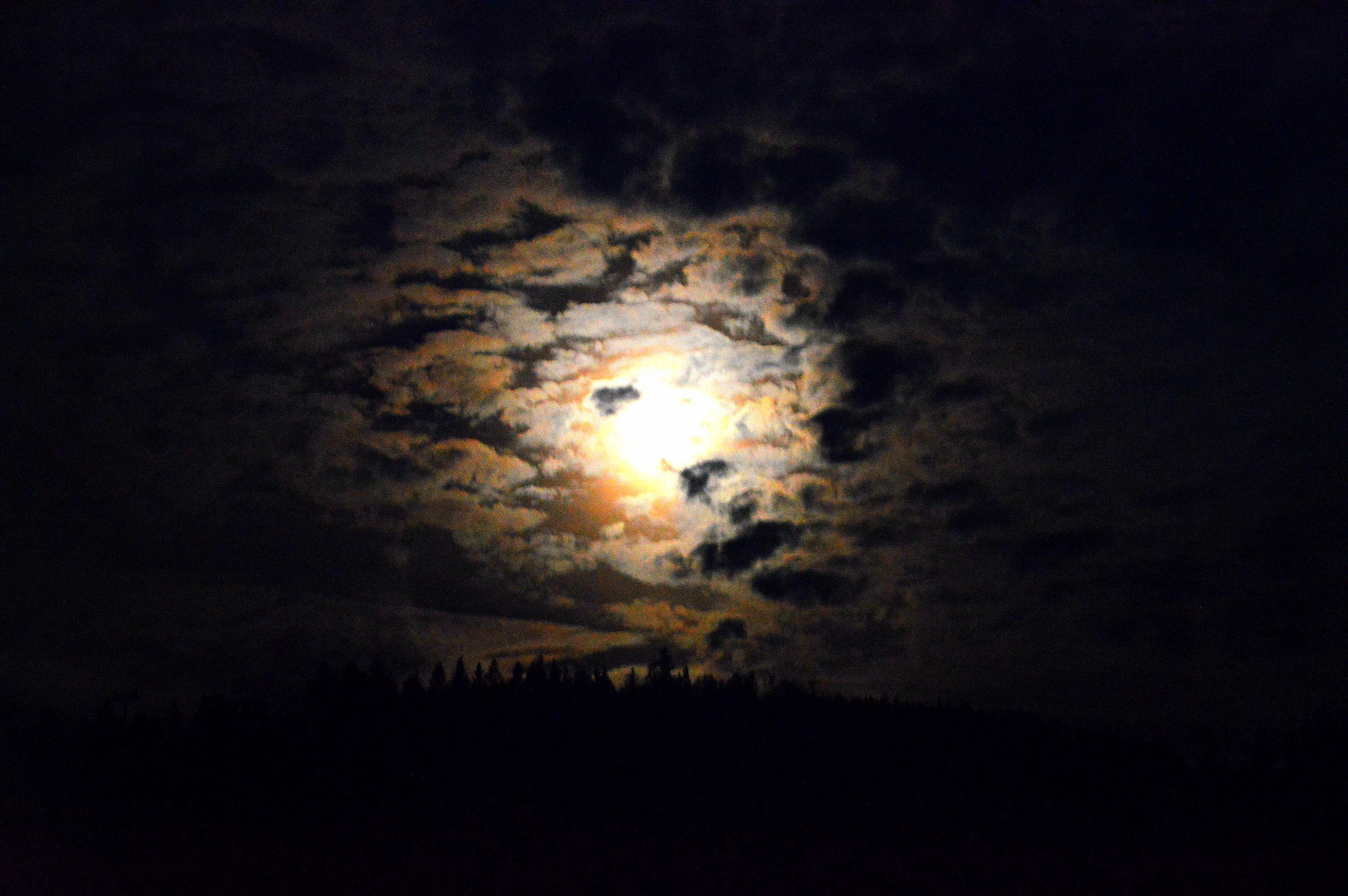 Mond und Wolken 