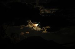 Mond und Wolkenspiel