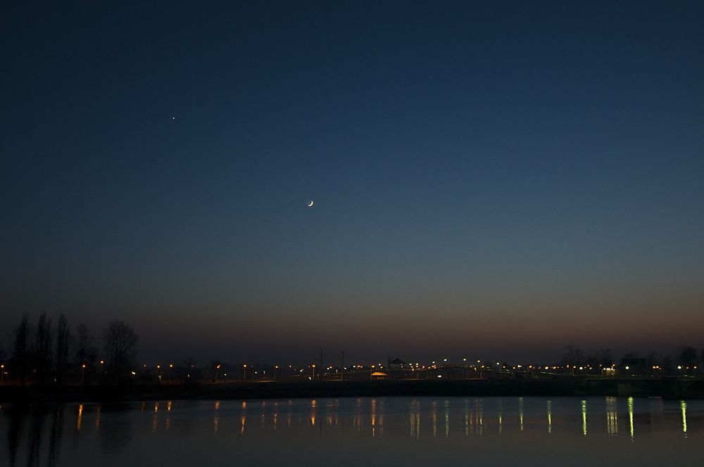 Mond & Venus über dem Weserwehr