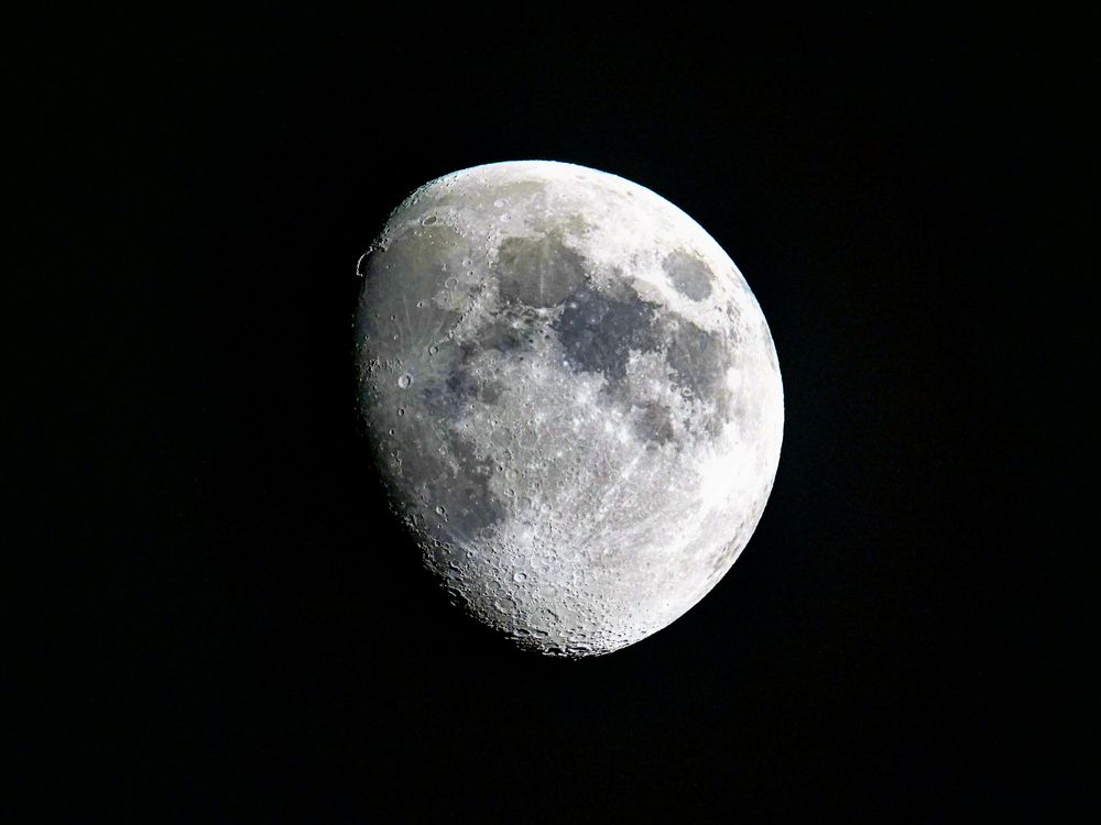 Mond vom Dachfenster aus 