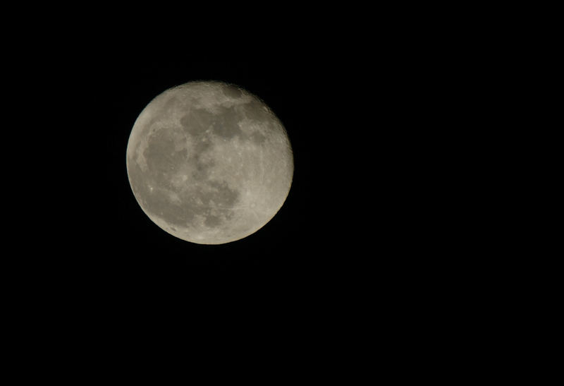 Mond von Köln gesehen