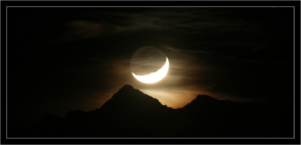 Mond vor Bergen