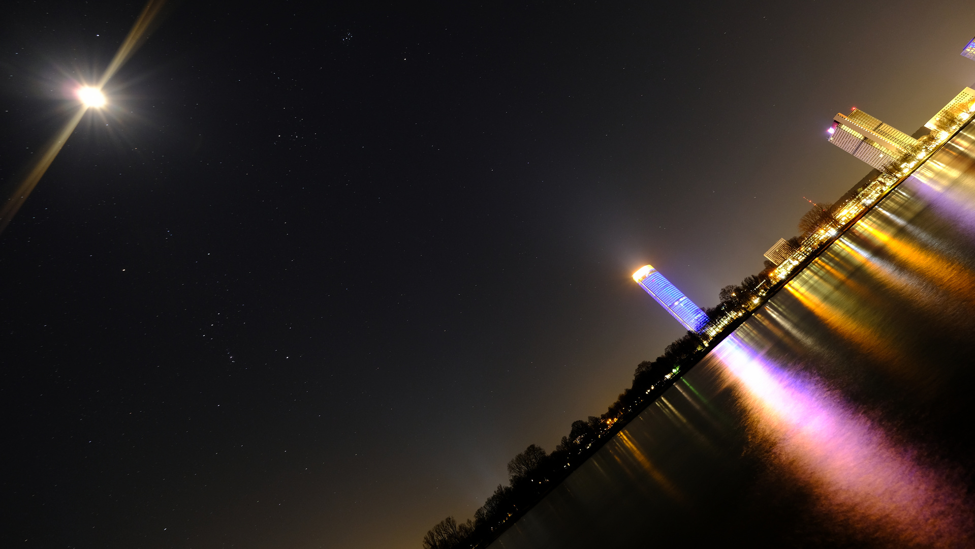 Mond vs Post Tower Bonn 