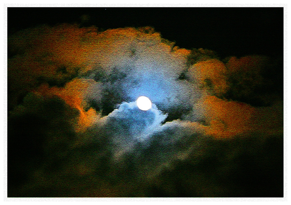 Mond / Wolkenspiel - als Experiment