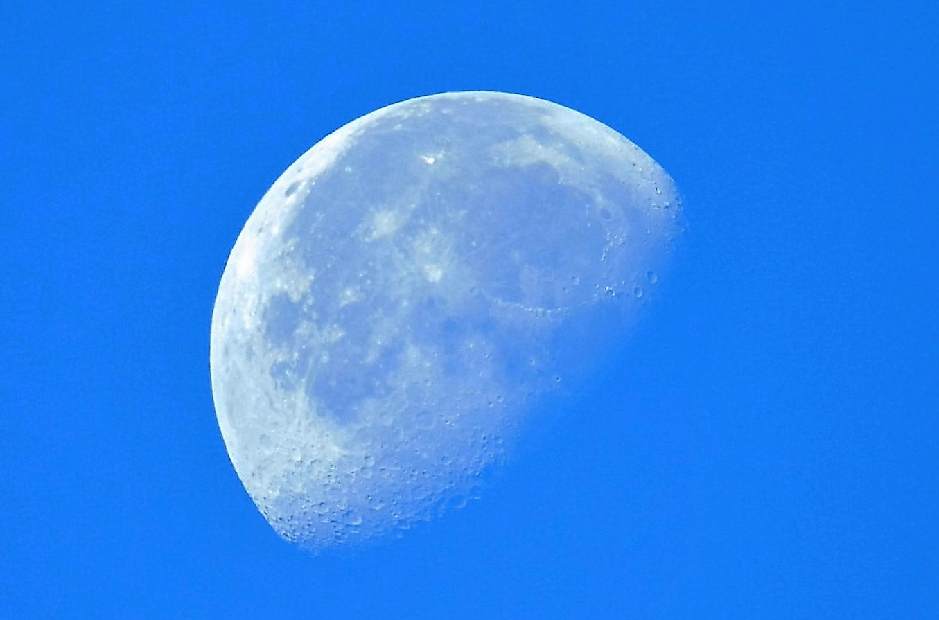 Mond zur Mittagszeit