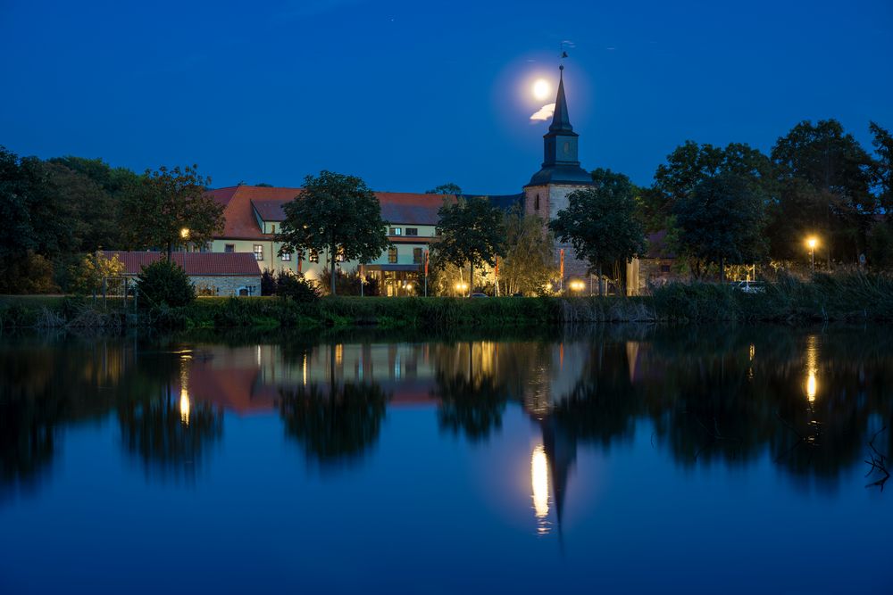 Mondaufgang am Kloster