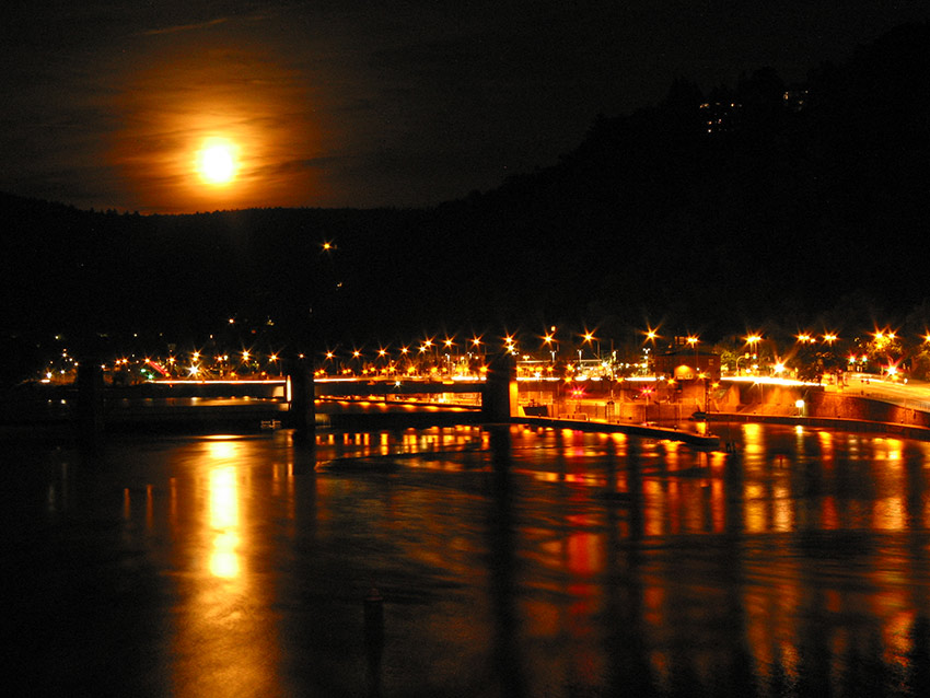 Mondaufgang am Neckar