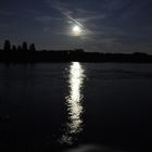 Mondaufgang bei Nierstein am Rhein
