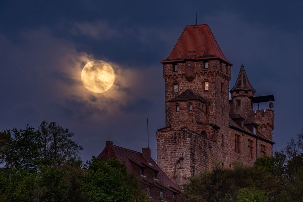 Mondaufgang Burg Berwartstein