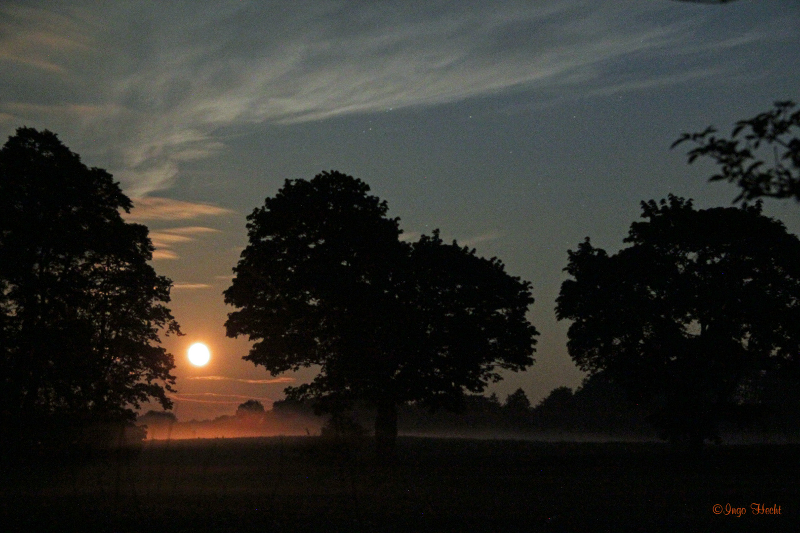 Mondaufgang im Nebel