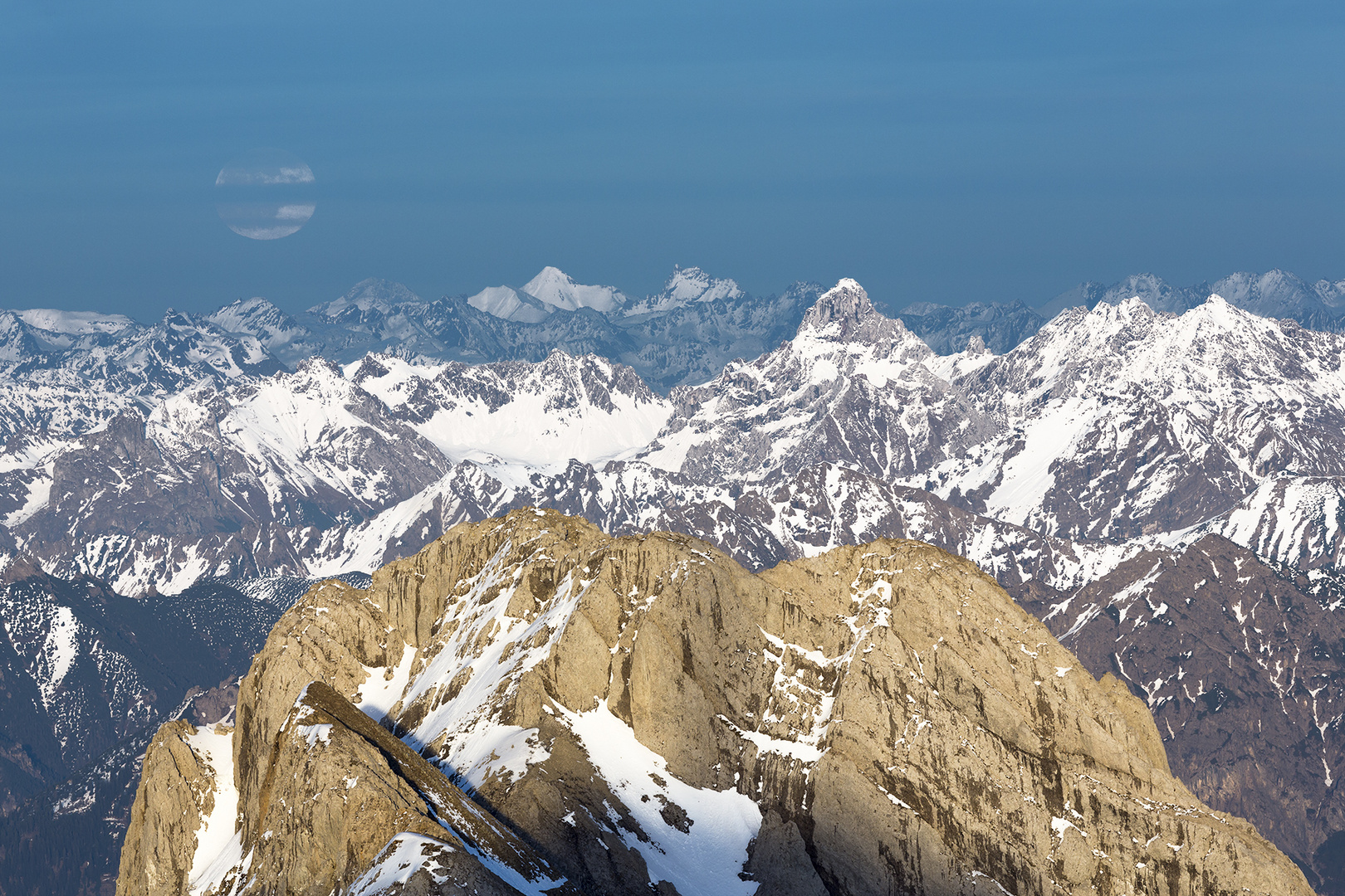 Mondaufgang in den Alpen