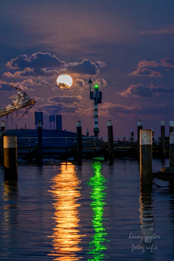 Mondaufgang in Oudeschild Hafen