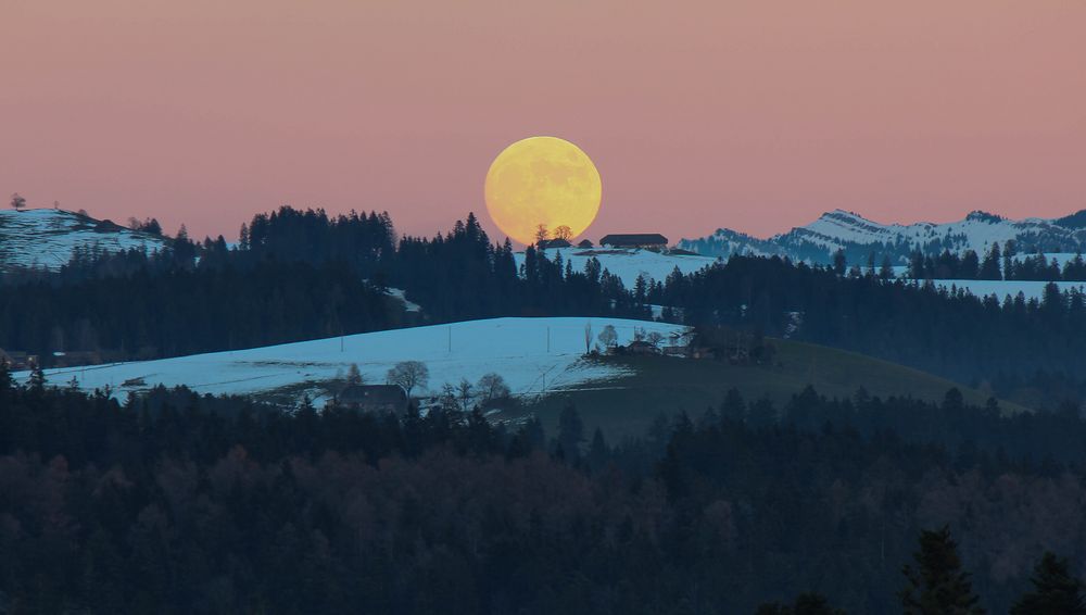 Mondaufgang mit Abendrot