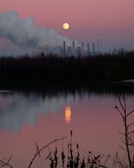 Mondaufgang mit Spiegelung im See