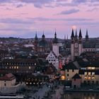 Mondaufgang über dem Dom in Würzburg.