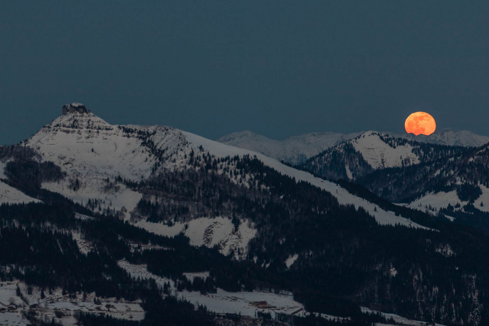 Mondaufgang über dem Schmittenstein (Salzburg)