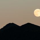 Mondaufgang über den Bergen des Comersees