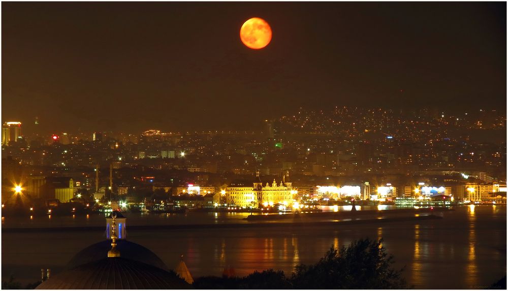 Mondaufgang über Istanbul