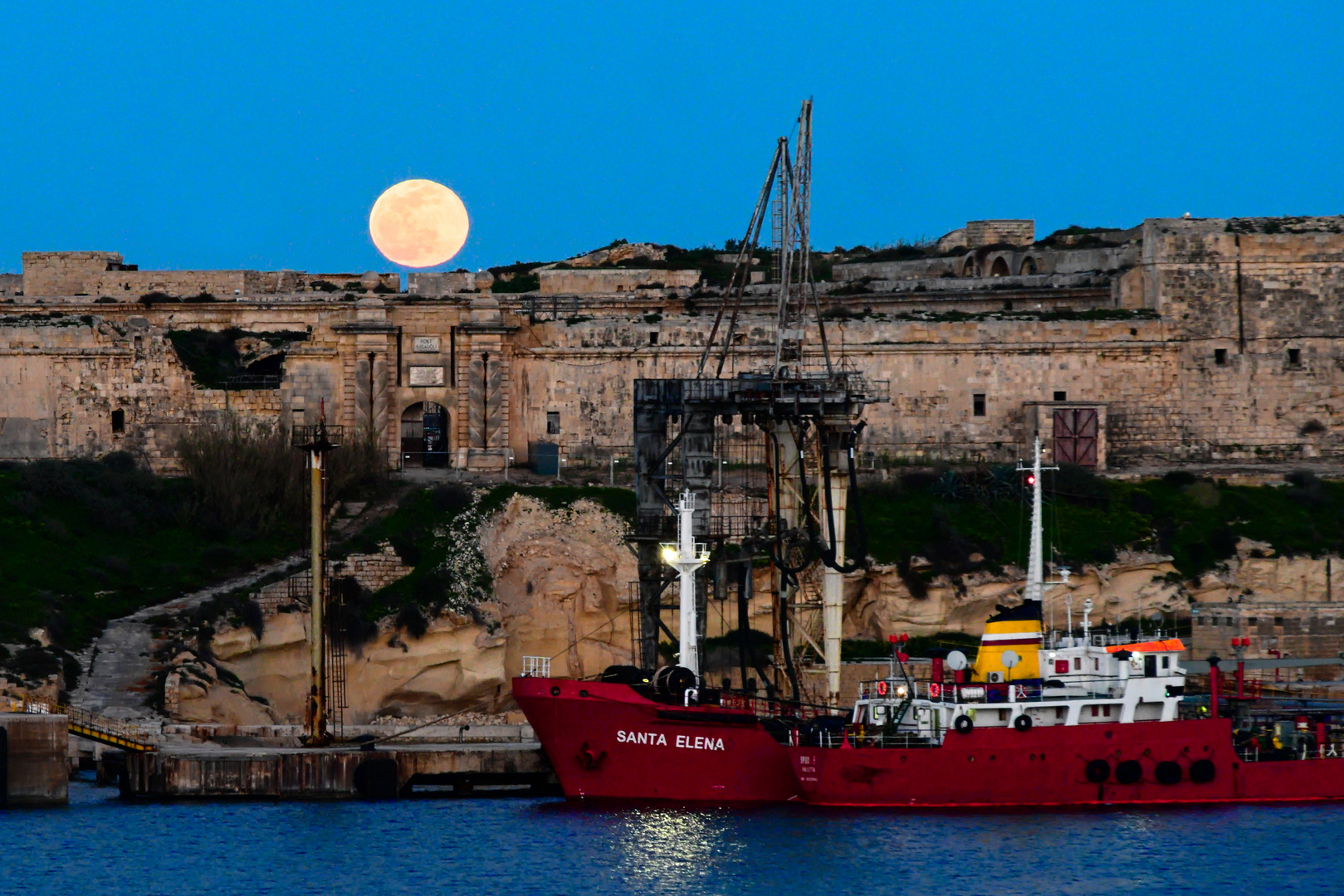 Mondaufgang über La Valletta