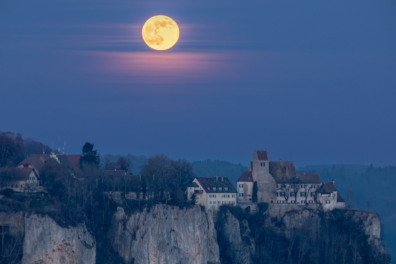 Mondaufgang über Schloss Werenwag II