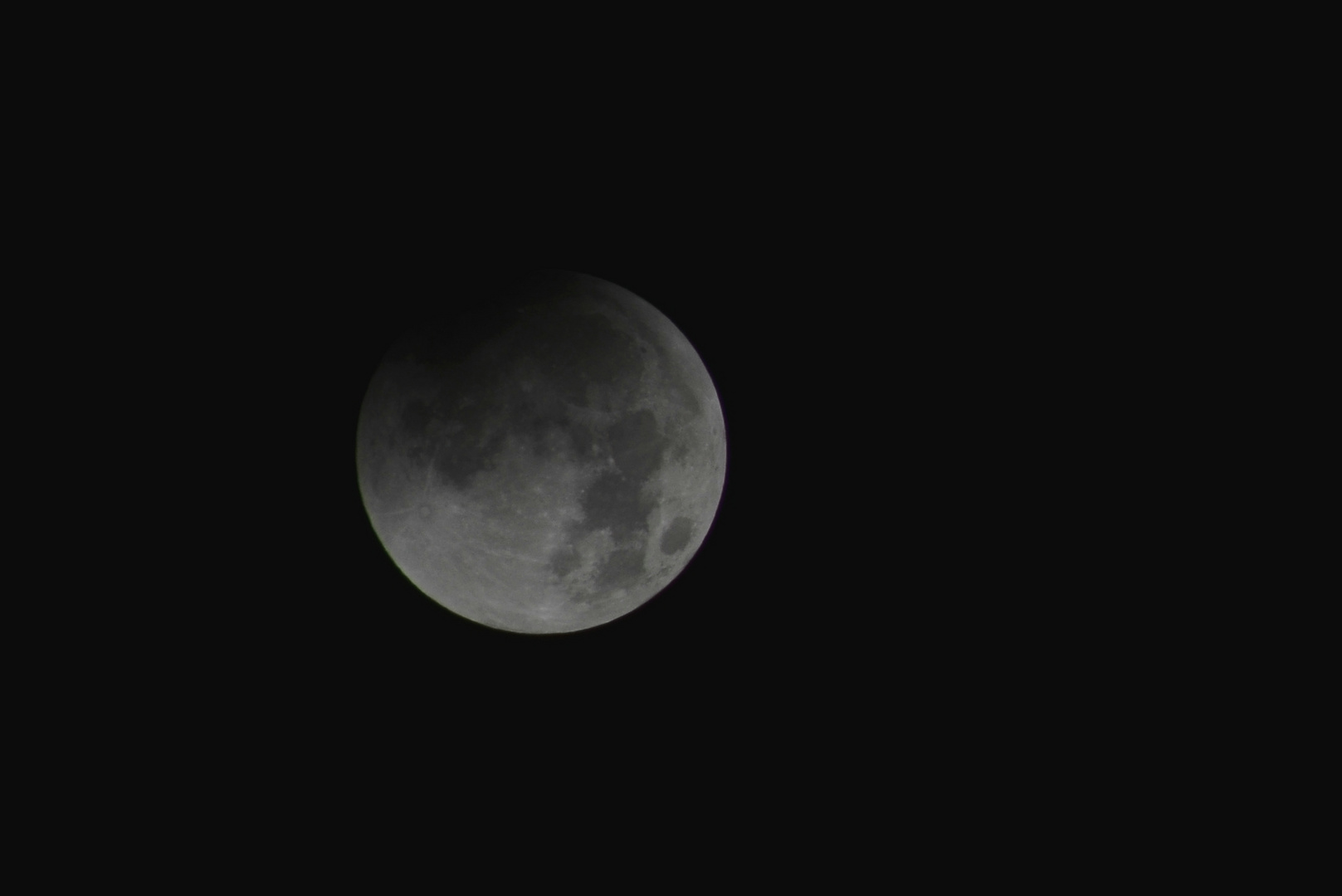 Mondfinsternis 28.09.2015 in 8 Fotos: /  2)  Beginn 3.10 Uhr