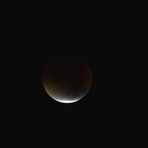Mondfinsternis 28.09.2015 in 8 Fotos:  /  4) 4.10 Uhr Beginn der Blutmondphase
