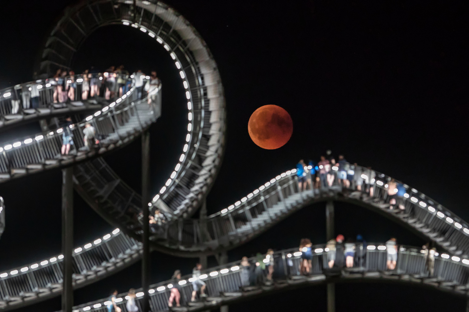 Mondfinsternis, Blutmond über Tiger & Turtle in Duisburg am 27.07.2018