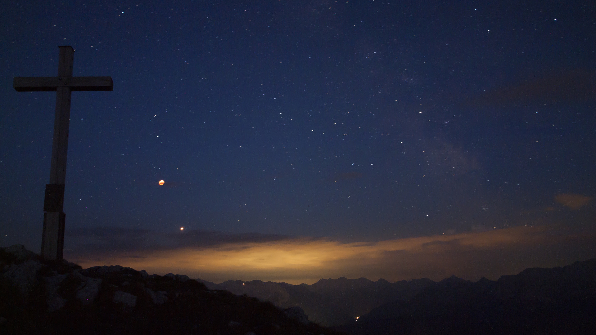 Mondfinsternis mit Gewitter auf dem Krottenkopf (Estergebirge, Bayern)